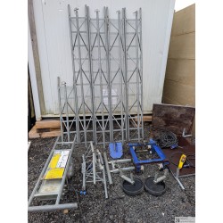 Monte materiaux tuile apache comabi